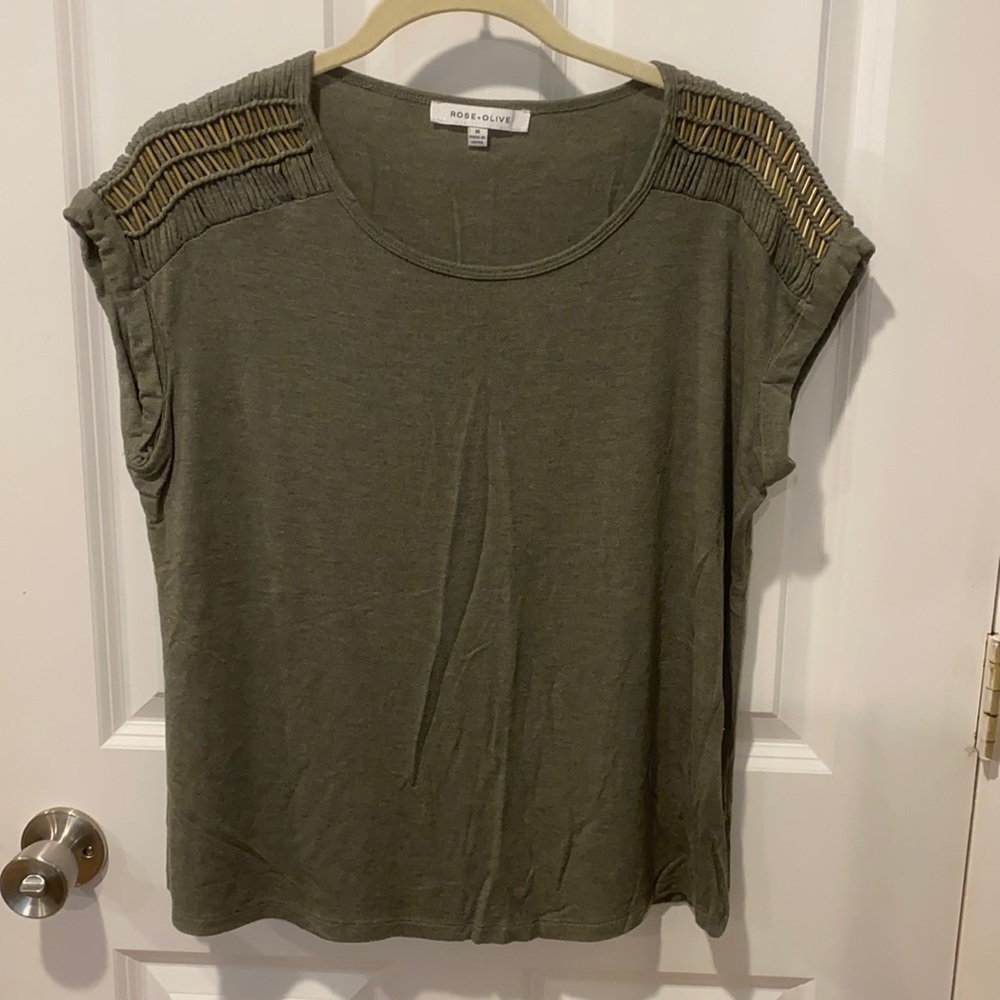 Bead Texture Shoulder Tee EUC size Medium
